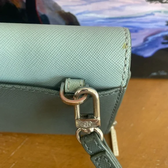 Not For Sale Tory Burch Metallic Envelope Wristlet - Picture 16 of 16